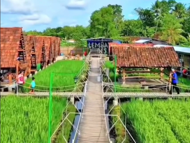 Pemandangan Lembah Desa Saat Senja